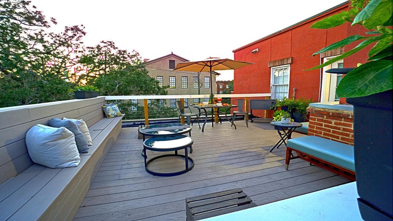 Sprawling Penthouse With Rooftop Deck Blocks From The River Savannah Exteriör bild