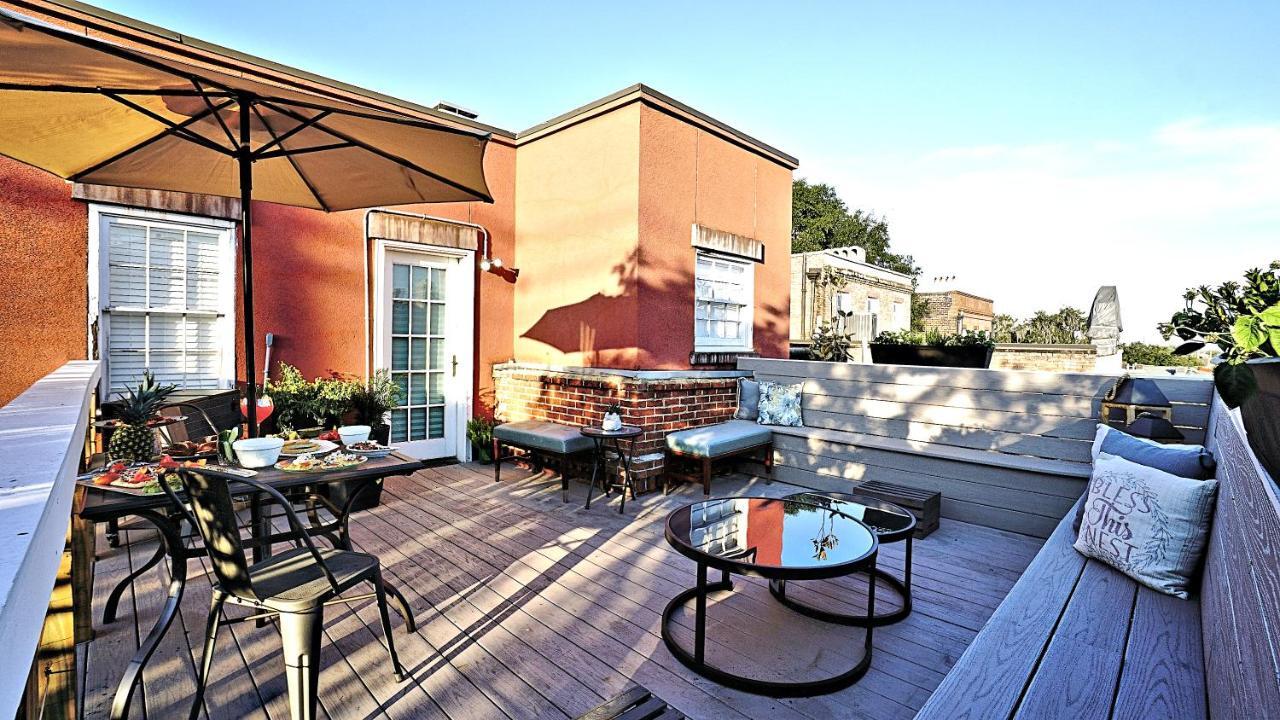 Sprawling Penthouse With Rooftop Deck Blocks From The River Savannah Exteriör bild